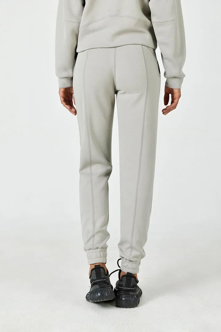 AeroChic™ High-Rise Jogger