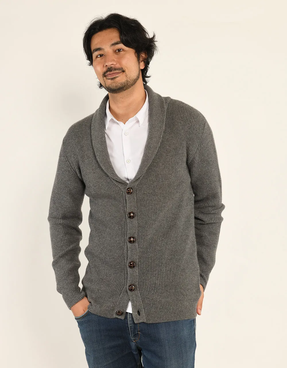 Buttoned Cashmere Cardigan in Flanell