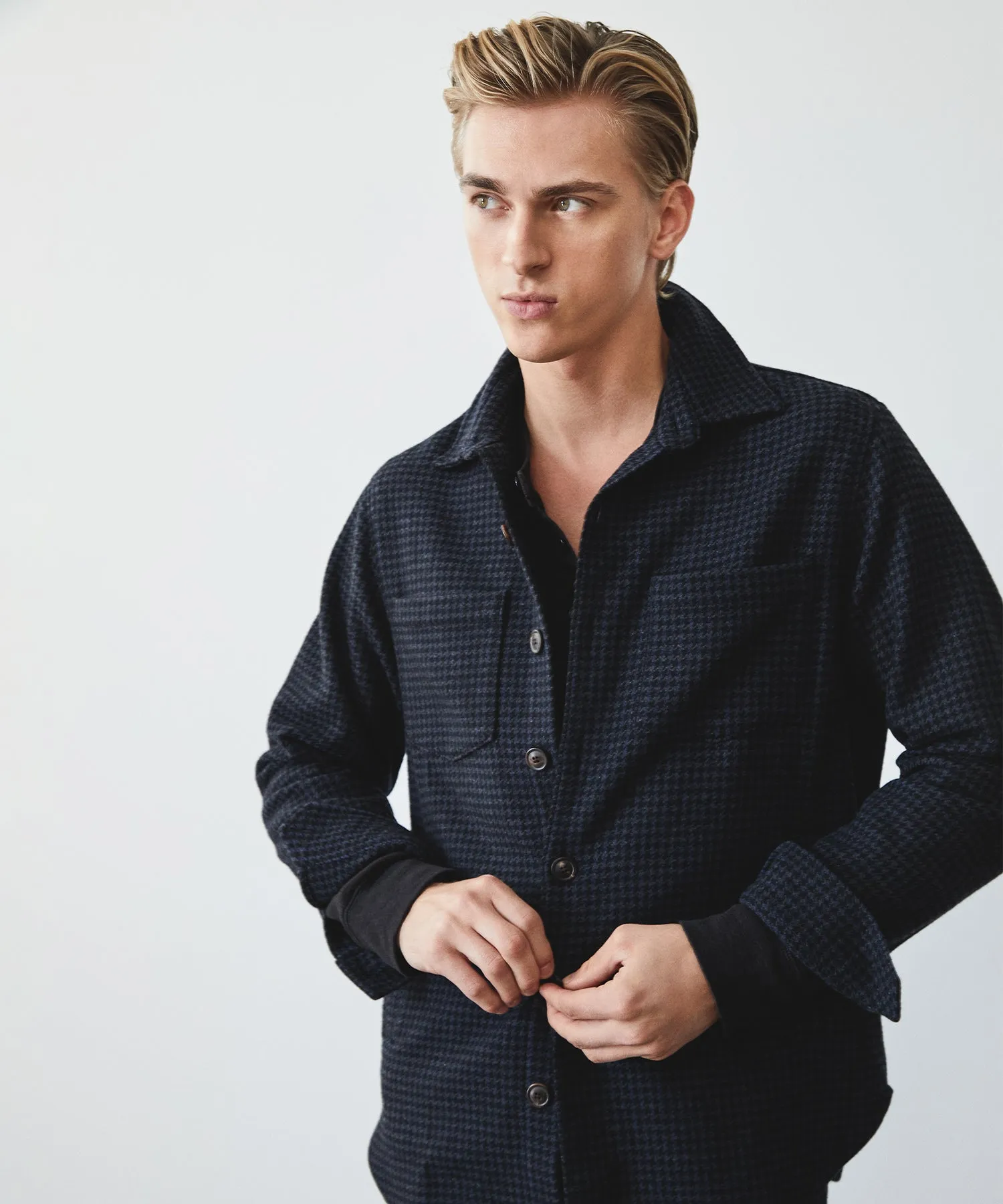 Houndstooth Cashmere Shirt Jacket in Navy