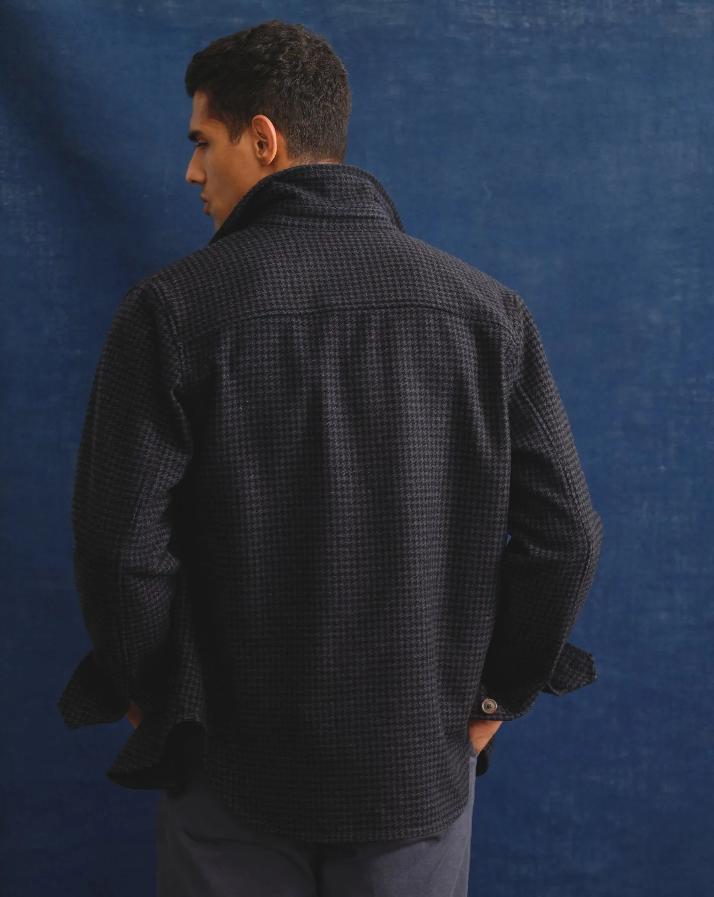 Houndstooth Cashmere Shirt Jacket in Navy